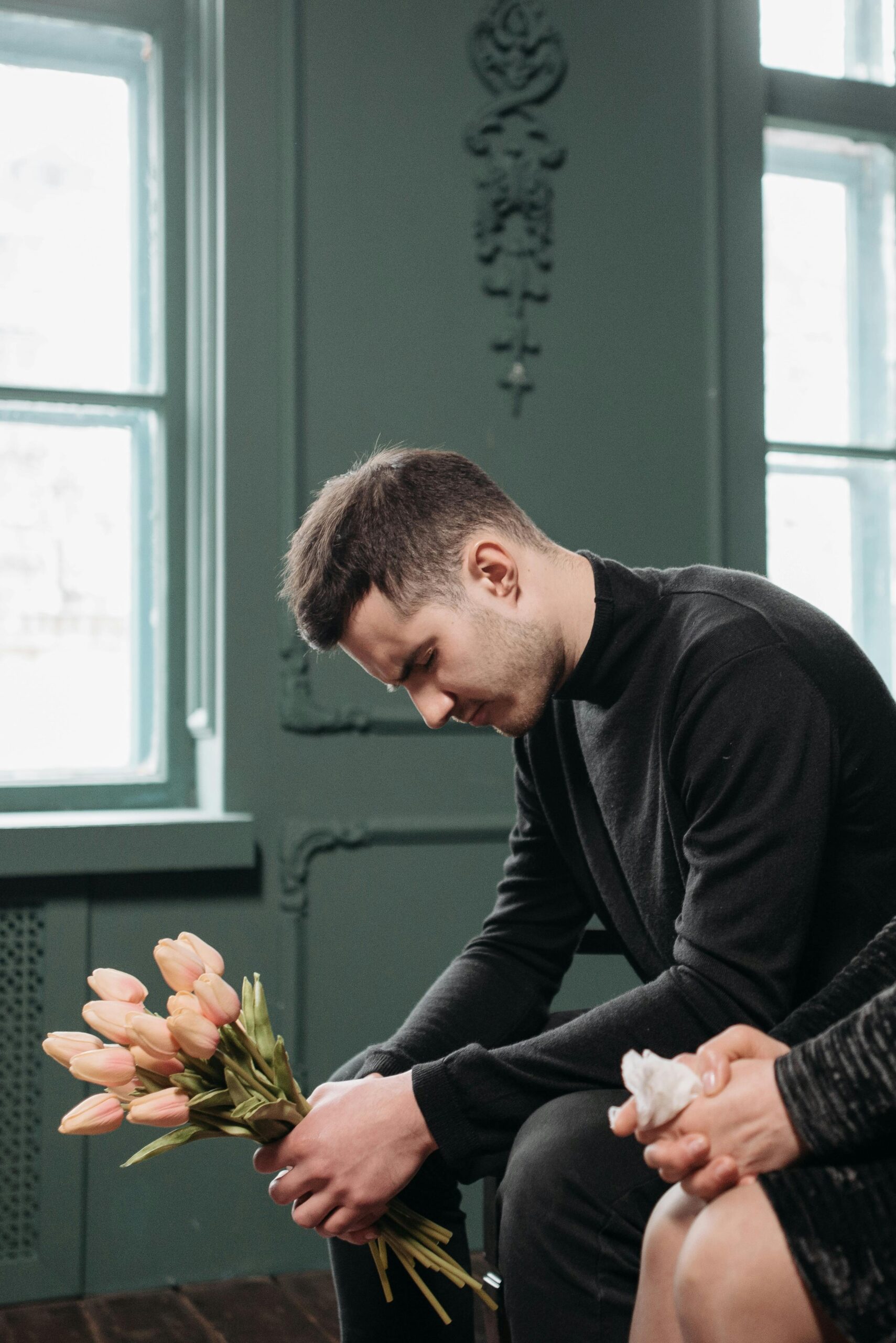 My Girlfriend Received a Rose Bouquet Delivery, but It Was Not from Me – The Truth behind It Turned My Life Upside Down