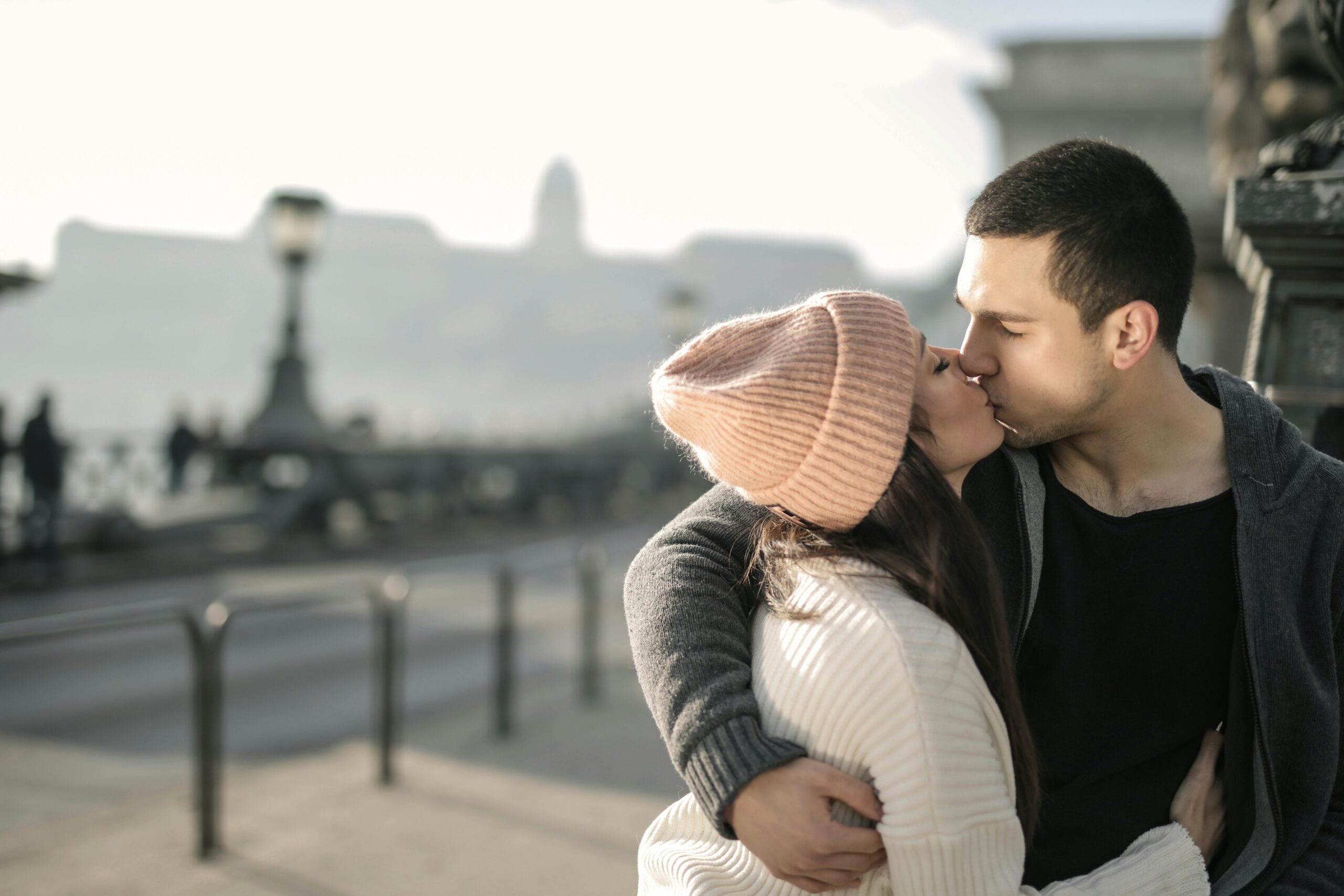 My Girlfriend Received a Rose Bouquet Delivery, but It Was Not from Me – The Truth behind It Turned My Life Upside Down