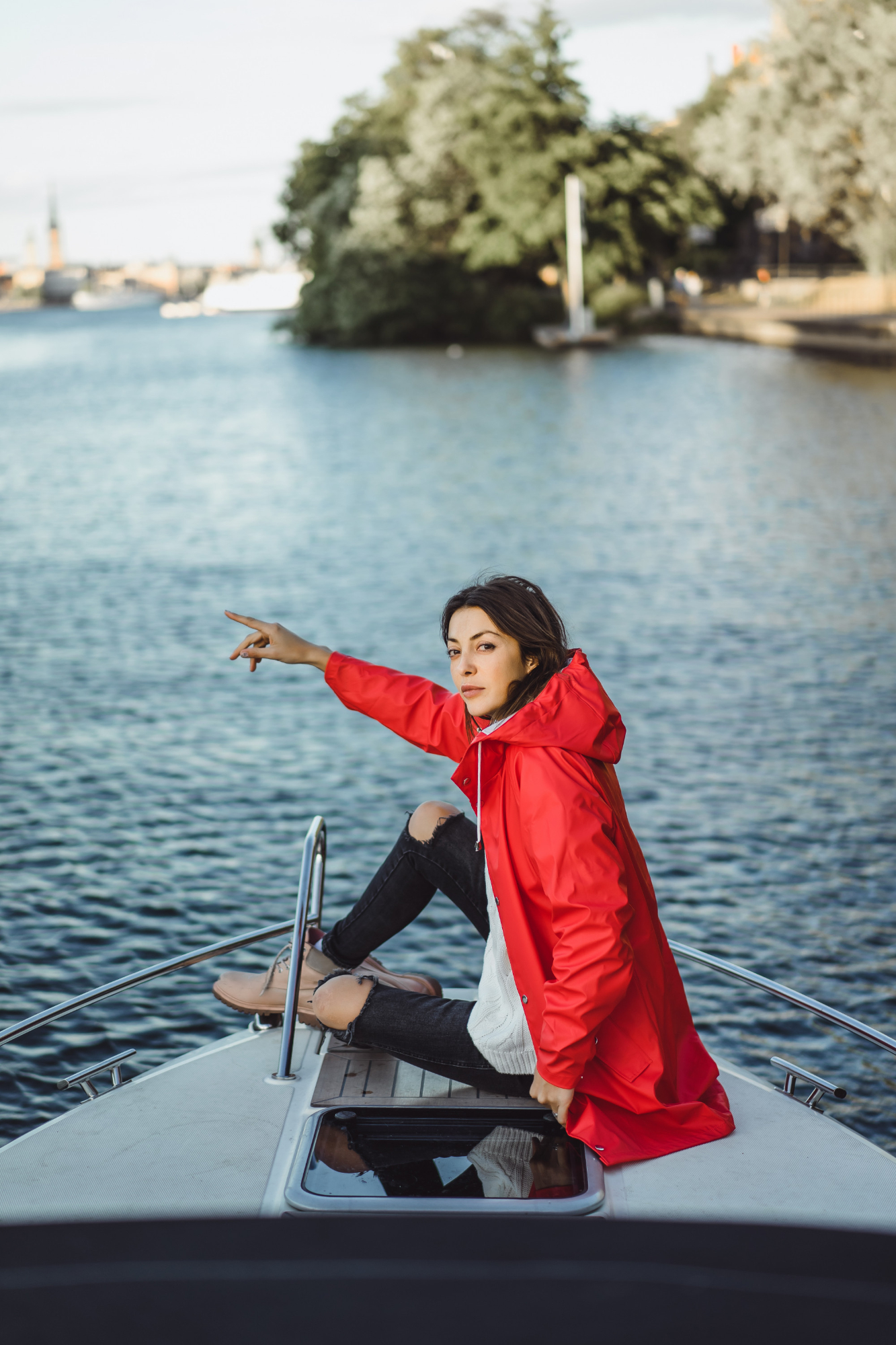 My Husband Took a Photo of Me Just before I Threw My Rings into the Ocean – Was I Right in Teaching Him a Real Lesson?